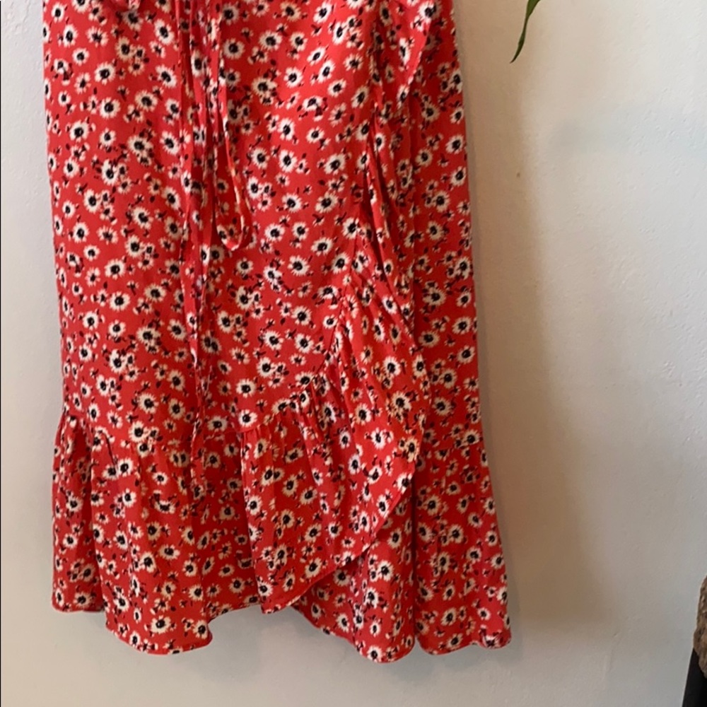 Pattern wrap dress. - Picture 4 of 5